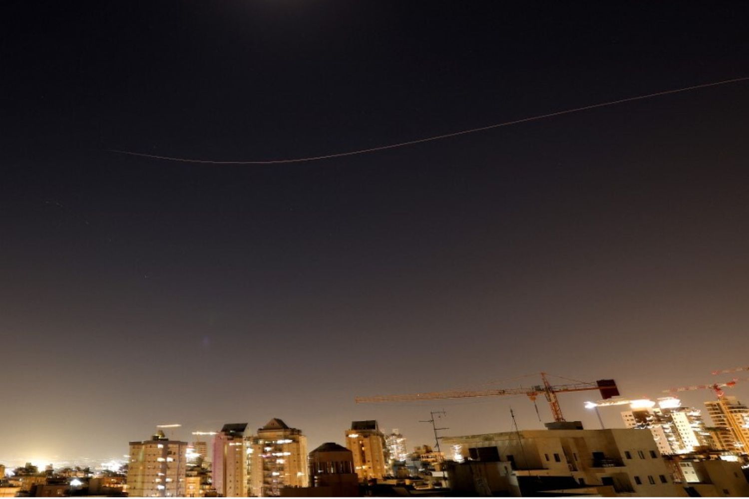 Missile sopra la città costiera israeliana di Netanya