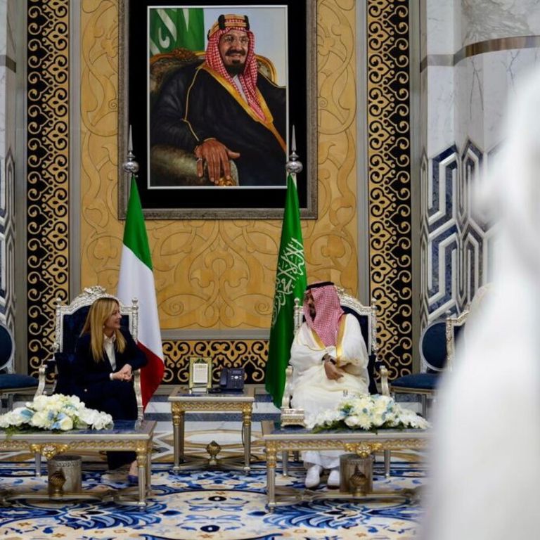 Il Presidente del Consiglio, Giorgia Meloni il Principe ereditario e Primo Ministro dell’Arabia Saudita, Mohamed bin Salman Al Saud