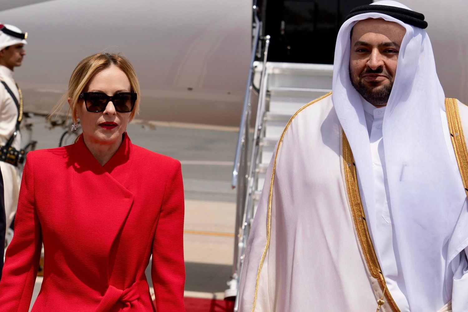 Il Presidente del Consiglio, Giorgia Meloni, al suo arrivo in Qatar