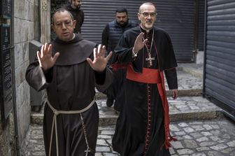 Gerusalemme, Pizzaballa entra al Santo Sepolcro. I fedeli restano fuori