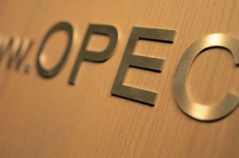 L'Opec+ aumenta la produzione di petrolio