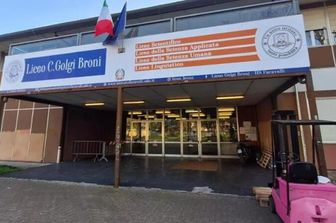 Amianto in un liceo del Pavese. I genitori: "Abbiamo paura per i nostri figli"