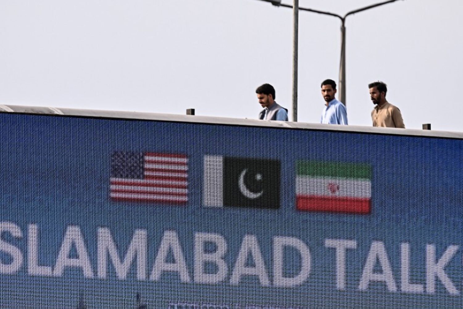 Usa-Iran, domani al via i negoziati a Islamabad
