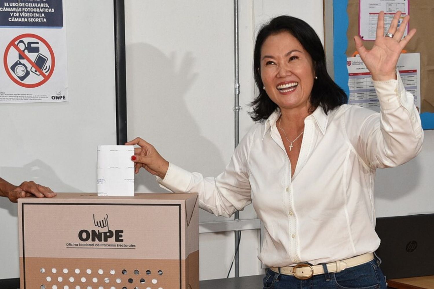 Elezioni in Perù, due leader di destra al ballottaggio