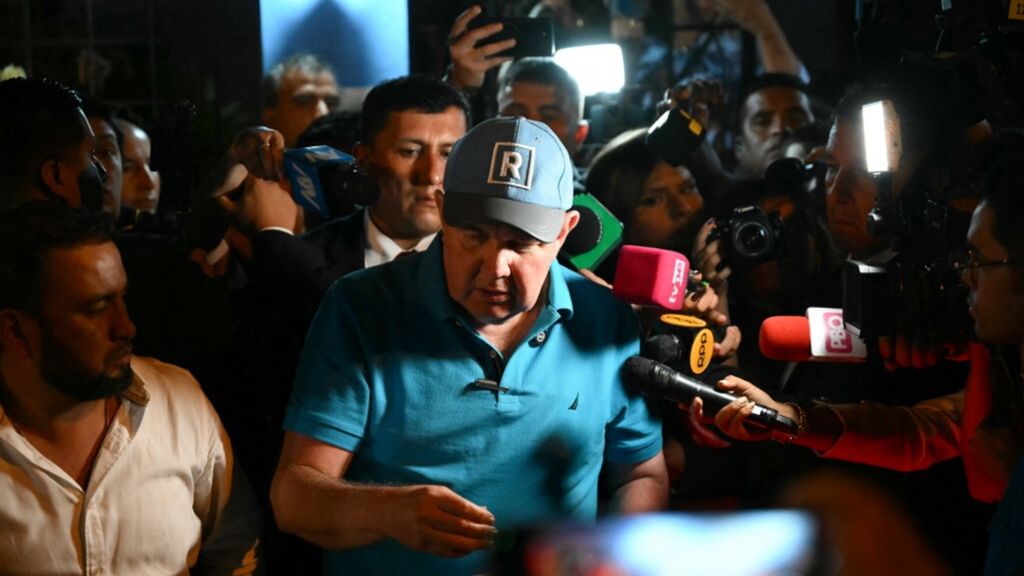 Elezioni in Perù, due leader di destra al ballottaggio