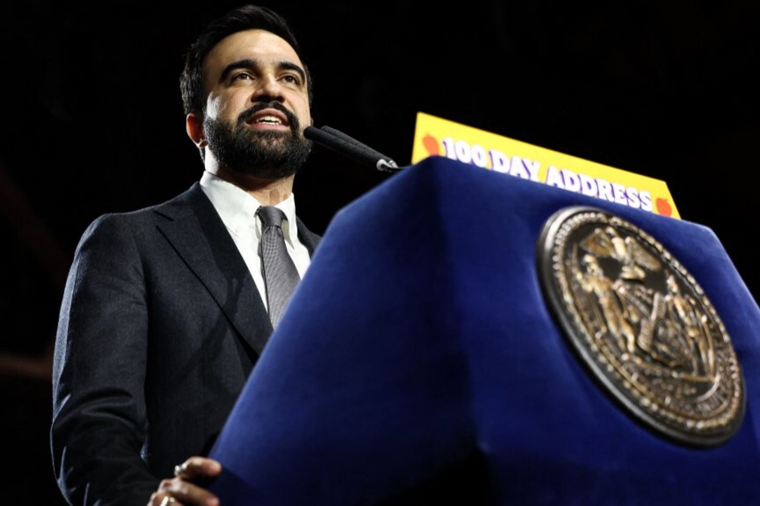 I primi 100 giorni di Mamdani: "Ho riparato più di 100mila buche stradali"