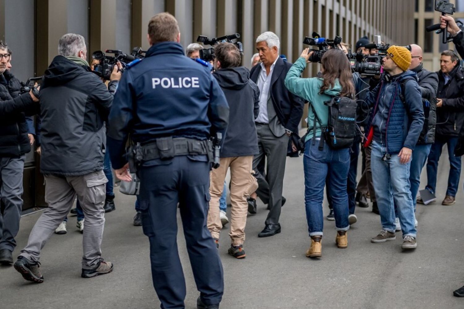 E' il giorno del sindaco di Crans-Montana. Nicholas Féraud sotto interrogatorio