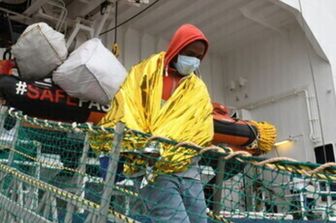 Migranti: le partenze dalla Libia si sono dimezzate, ma aumentano i decessi nel Mediterraneo