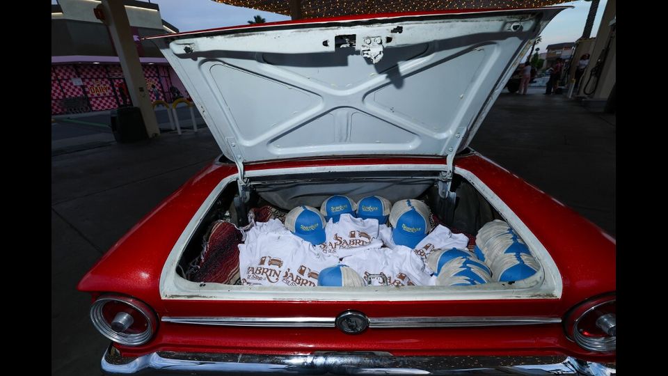 Merchandising di Sabrina Carpenter al Coachella Festival