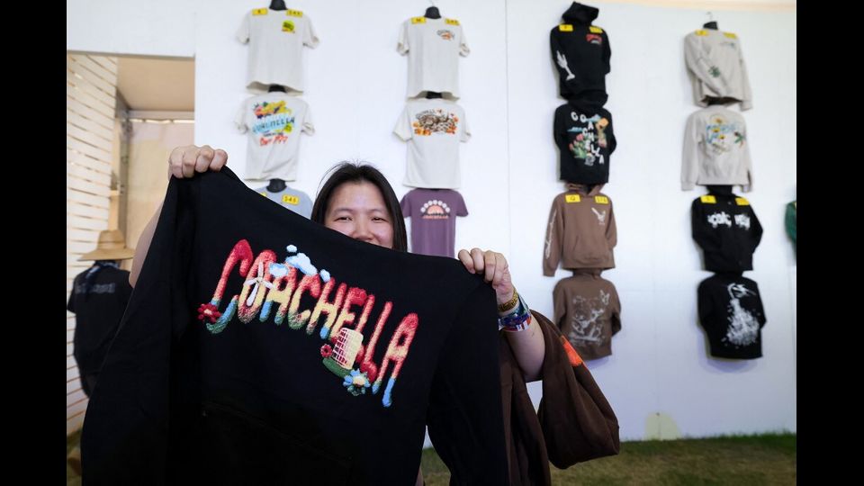 Un partecipante al Coachella Valley Music and Arts Festival