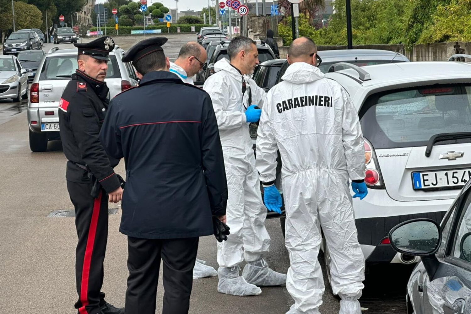 Coniugi trovati morti a Bisceglie, ipotesi omicidio-suicidio