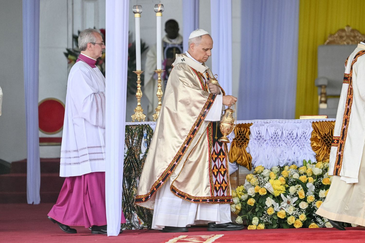 Papa Leone nella Cattedrale di San Giuseppe di Bamenda in Camerun