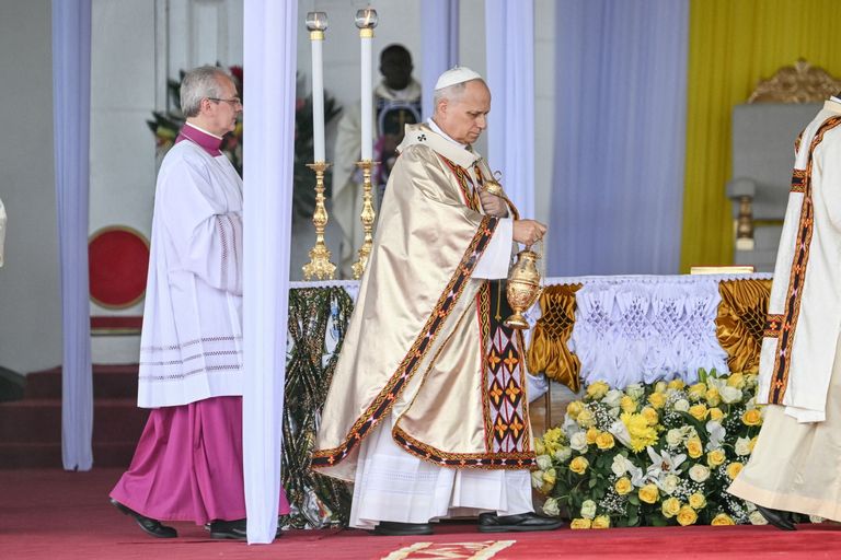 Papa Leone nella Cattedrale di San Giuseppe di Bamenda in Camerun