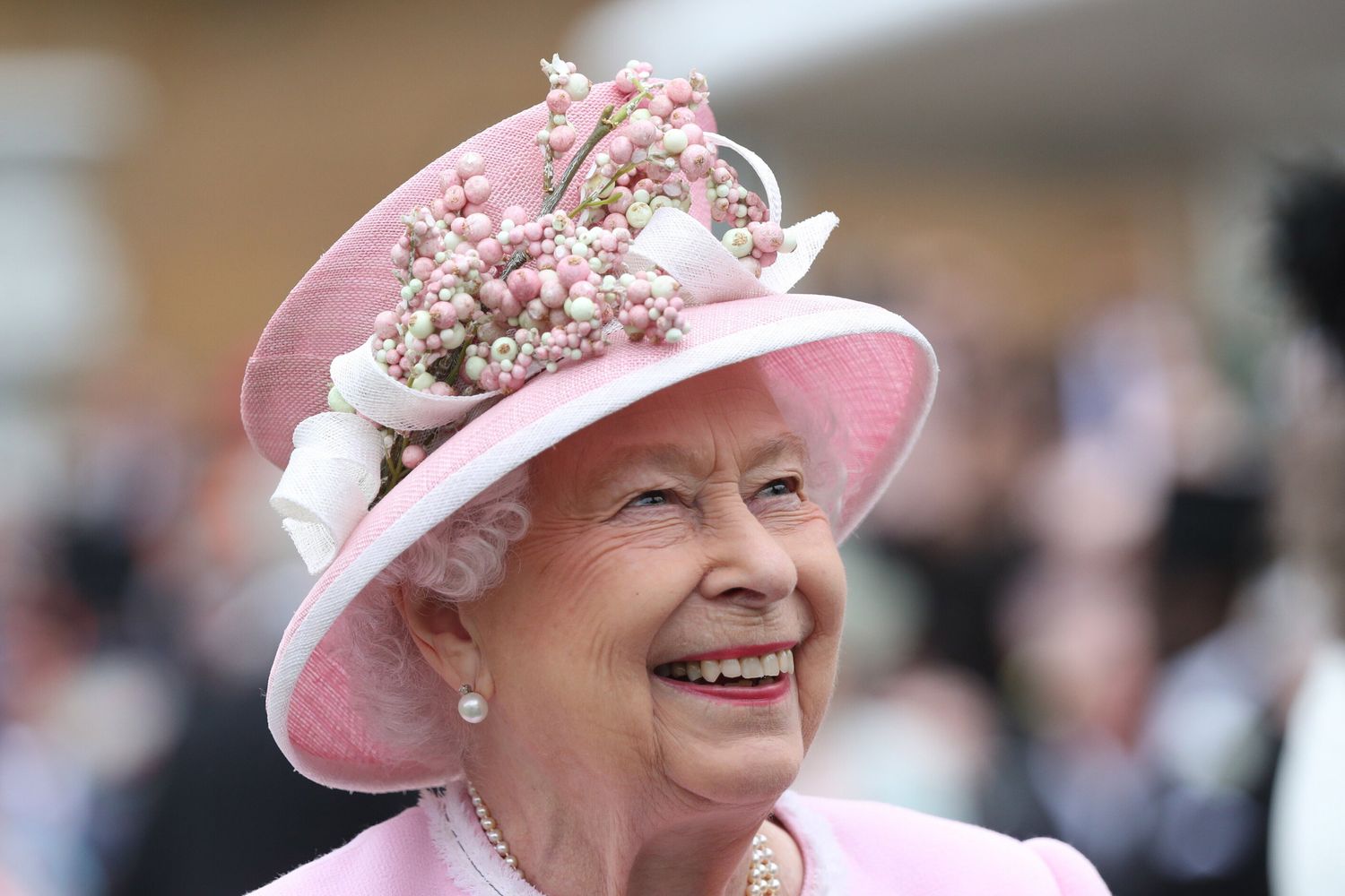 "Elisabetta II e la Corona infinita"