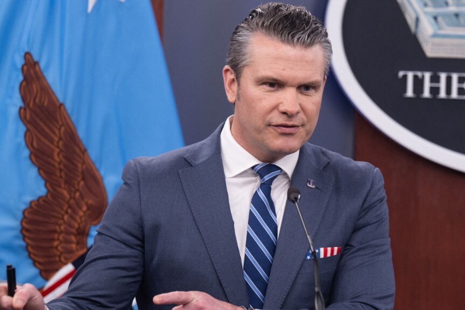 Il Segretario alla Difesa statunitense Pete Hegseth