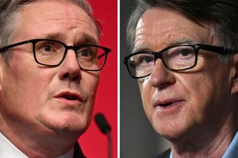 Keir Starmer (a sinistra) e Peter Mandelson (a destra)