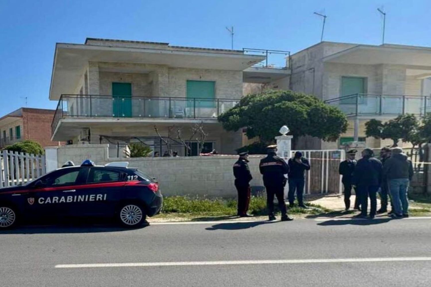 I  carabinieri sul luogo dell'omicidio