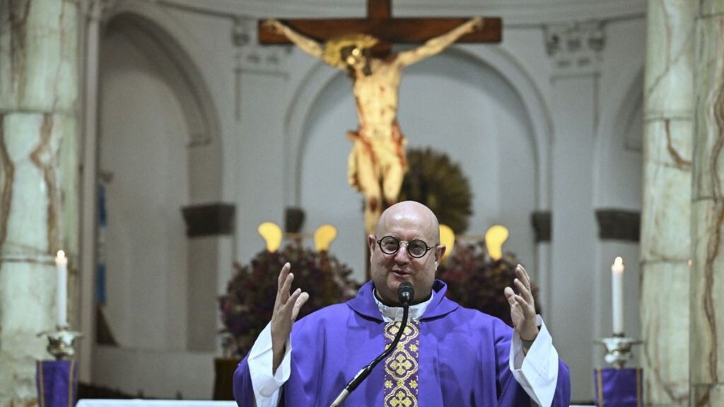 Il sacerdote e DJ portoghese Padre Guilherme