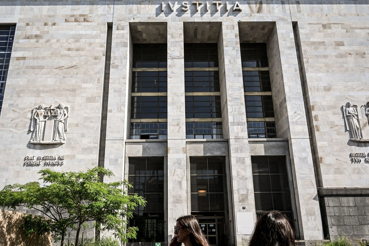 Giro di escort per clienti facoltosi (anche calciatori di serie A), 4 arresti a Milano