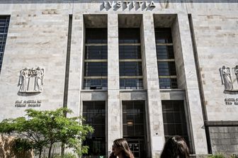 Giro di escort per clienti facoltosi (anche calciatori di serie A), 4 arresti a Milano