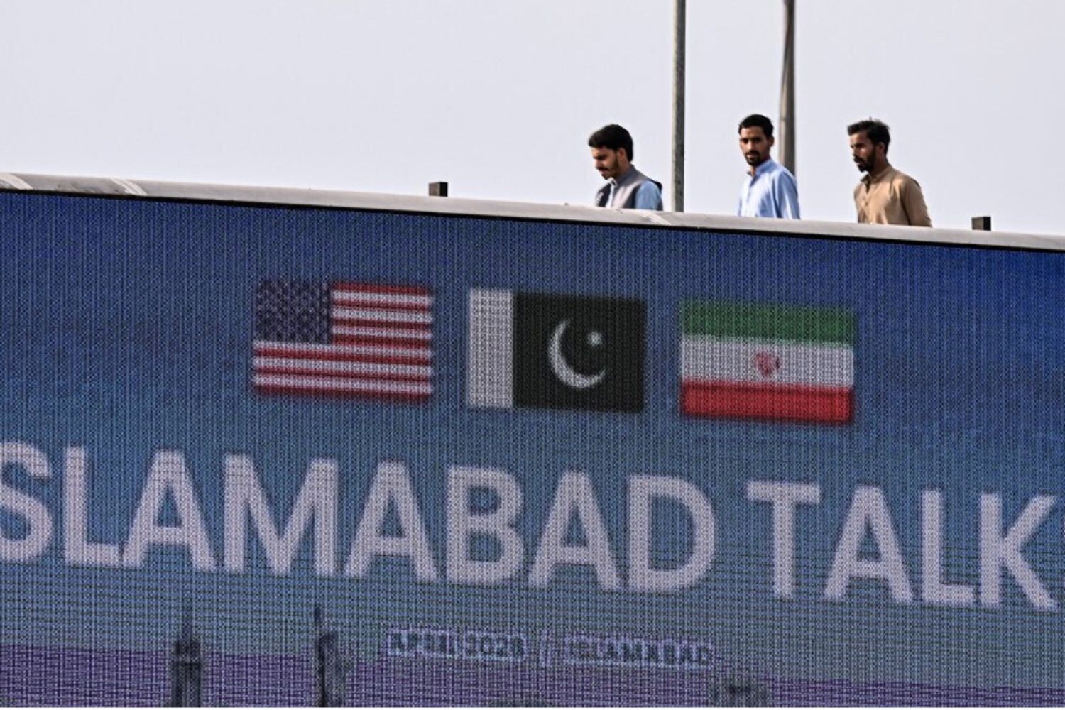 Usa-Iran, domani al via i negoziati a Islamabad