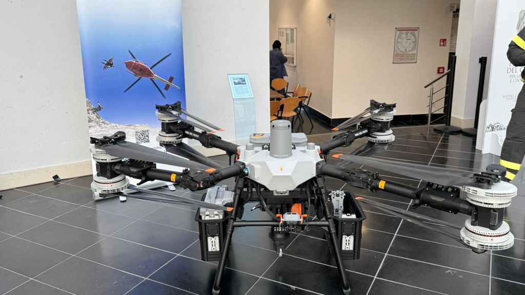 Attrezzature esposte nel complesso dell'Università Federico II a Scampia