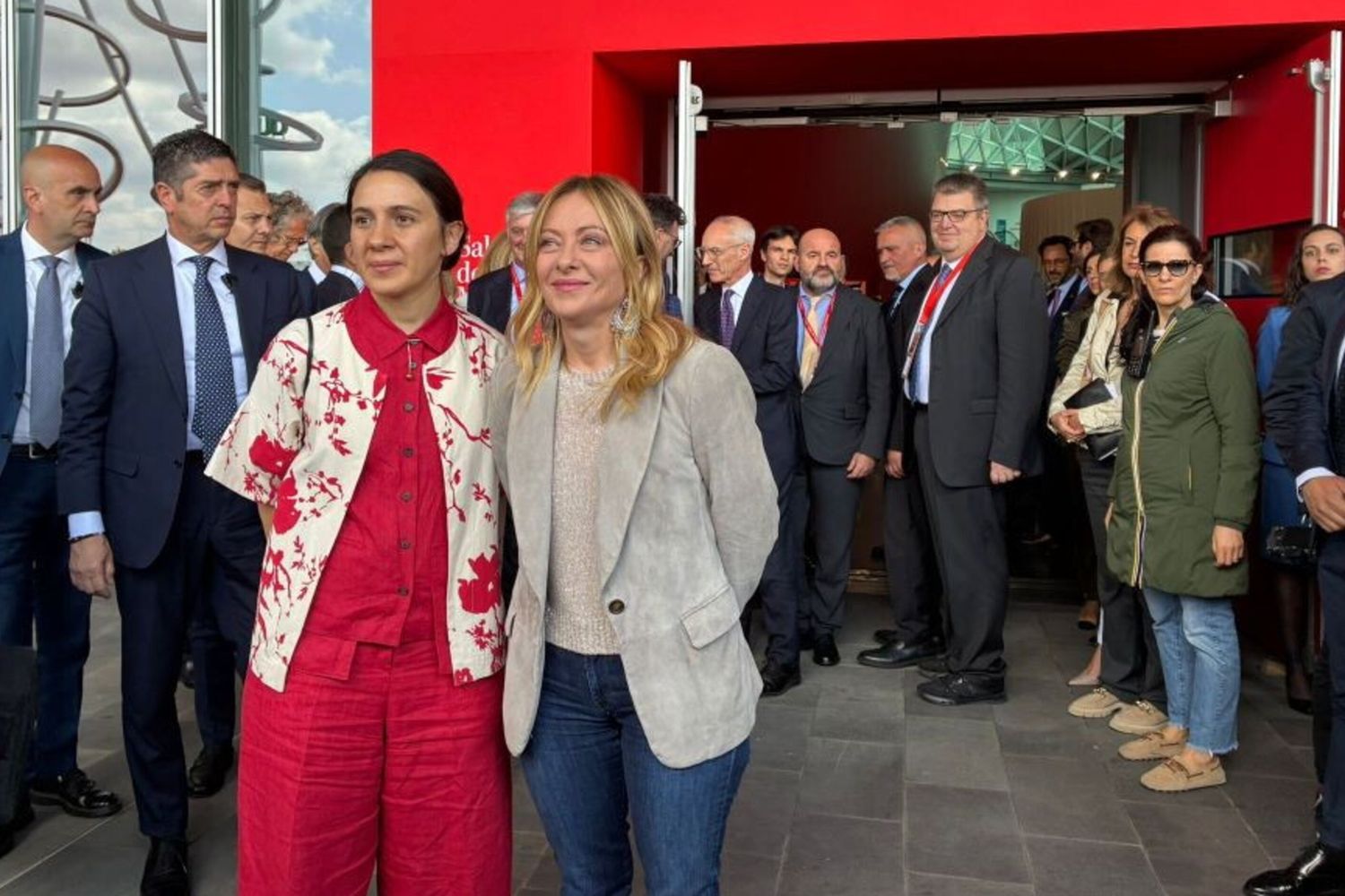 Giorgia Meloni insieme a Maria Porro presidente del  Salone del Mobile di Milano