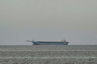 Petroliera attraversa Stretto Hormuz