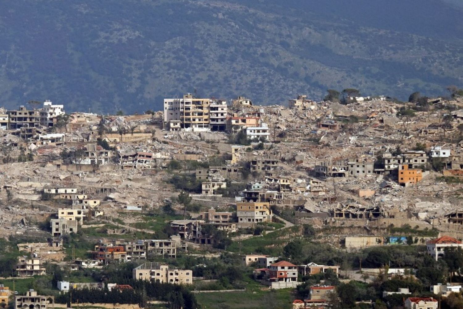 Distruzione nel villaggio di Khiam, nel sud del Libano