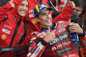 Marc Marquez festeggia la vittoria nella sprint a Jerez