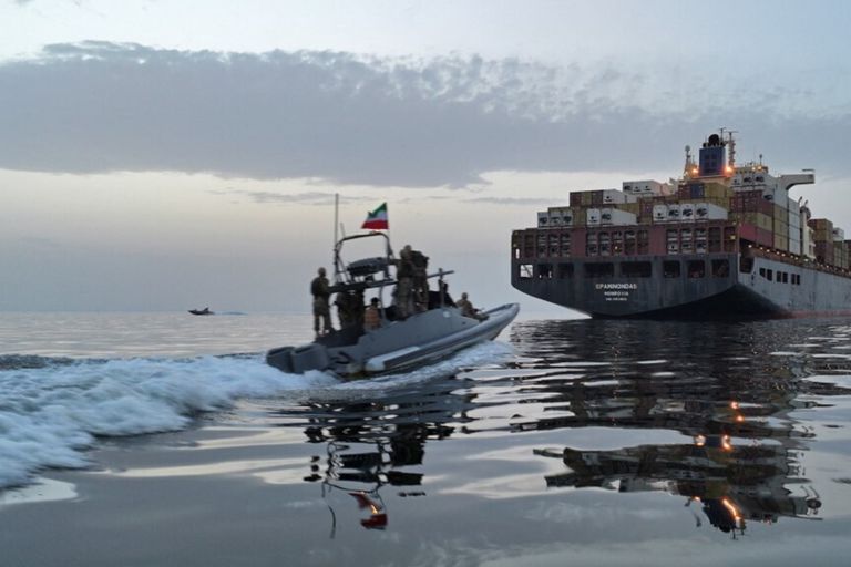 Imbarcazione del Corpo delle Guardie Rivoluzionarie Islamiche nello Stretto di Hormuz