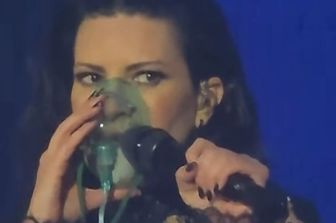 Laura Pausini ferma il concerto: paura sul palco, ha bisogno dell'ossigeno