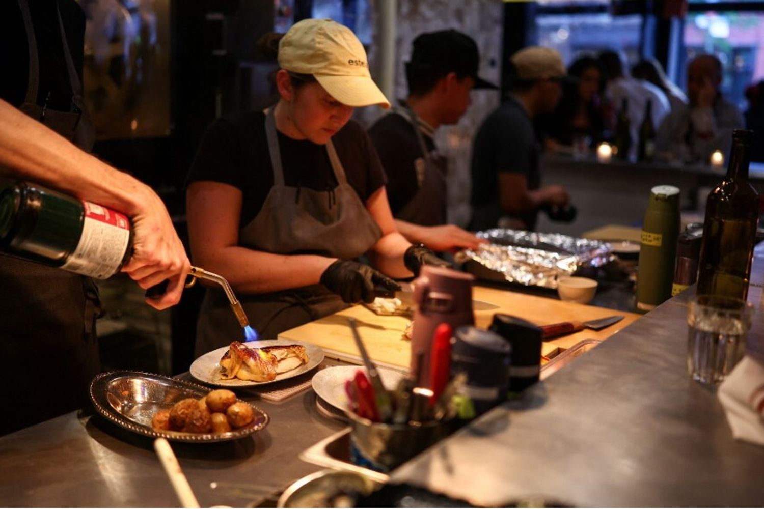 A New York mezzo pollo costa 40 dollari. Gogna social su un ristorante