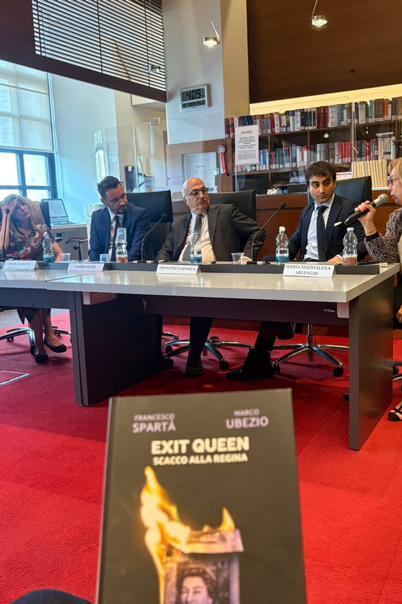 Tra imperi e futuro: ‘Exit Queen’ e la crisi dell’Occidente