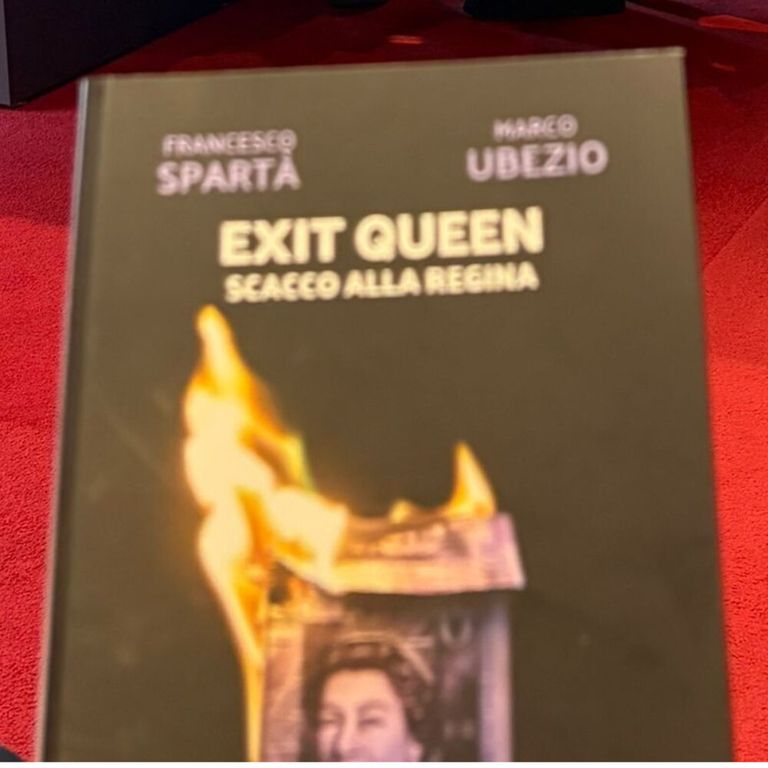 Tra imperi e futuro: ‘Exit Queen’ e la crisi dell’Occidente