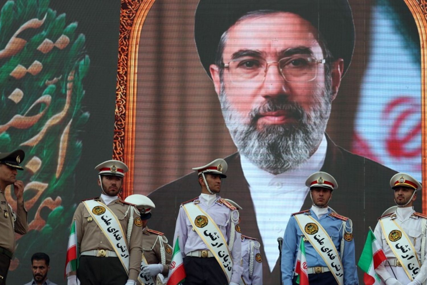 Trump: "Senza accordo sul nucleare il blocco navale resta. L'economia dell'Iran al collasso".