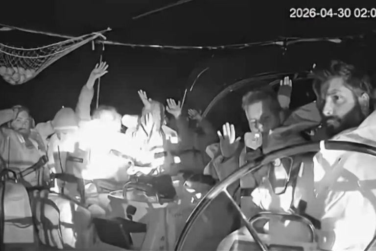 Barca della Flotilla intercettata a Creta