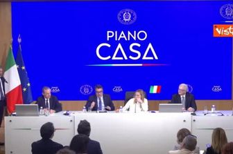 Salvini a domanda su Biennale: 'Io sono sempre d'accordo col Presidente del Consiglio', Meloni ride