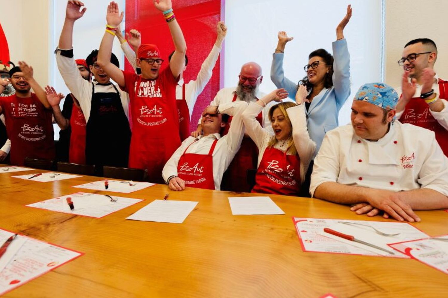 Il Presidente del Consiglio, Giorgia Meloni, ha visitato il ristorante ella Fondazione PizzAut ETS