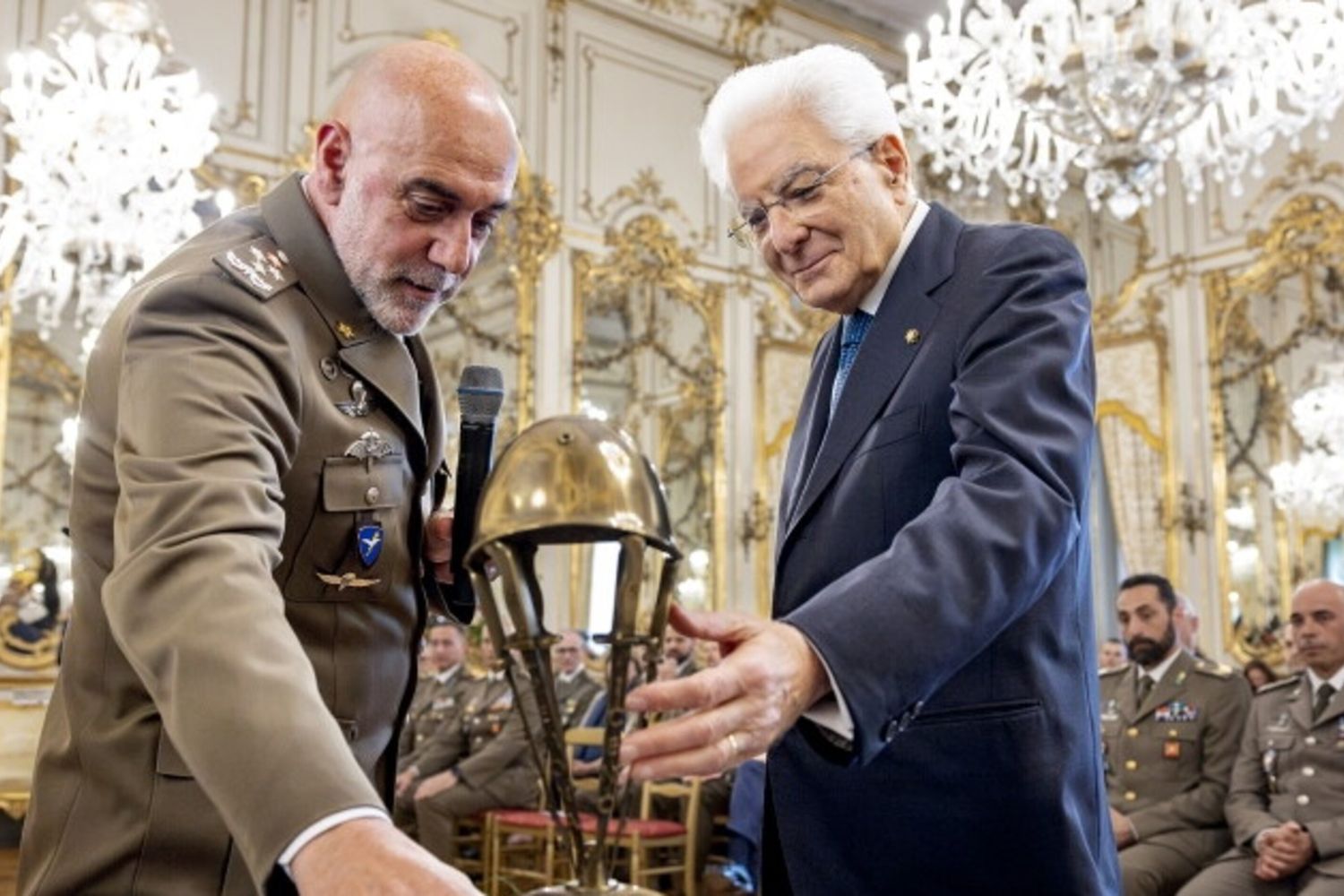 Mattarella: "L'Esercito è fondamentale per salvaguardare l'indipendenza del Paese"