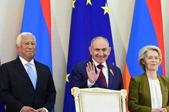 Il primo ministro armeno Nikol Pashinyan, la presidente della Commissione europea Ursula von der Leyen e il presidente del Consiglio europeo Antonio Costa partecipano al vertice Armenia-Unione europea a Erevan