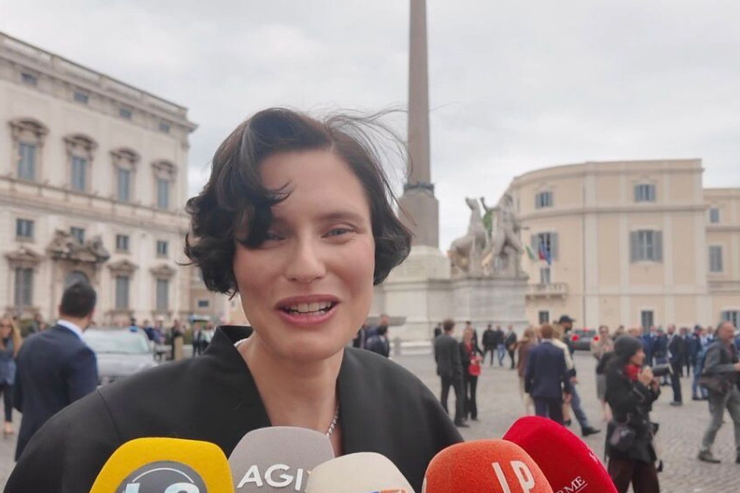 Bianca Balti all'uscita dal Quirinale