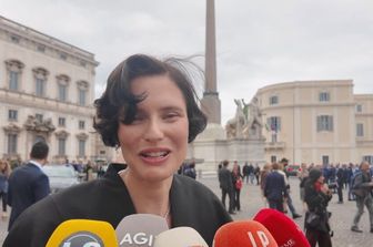 Bianca Balti all'uscita dal Quirinale