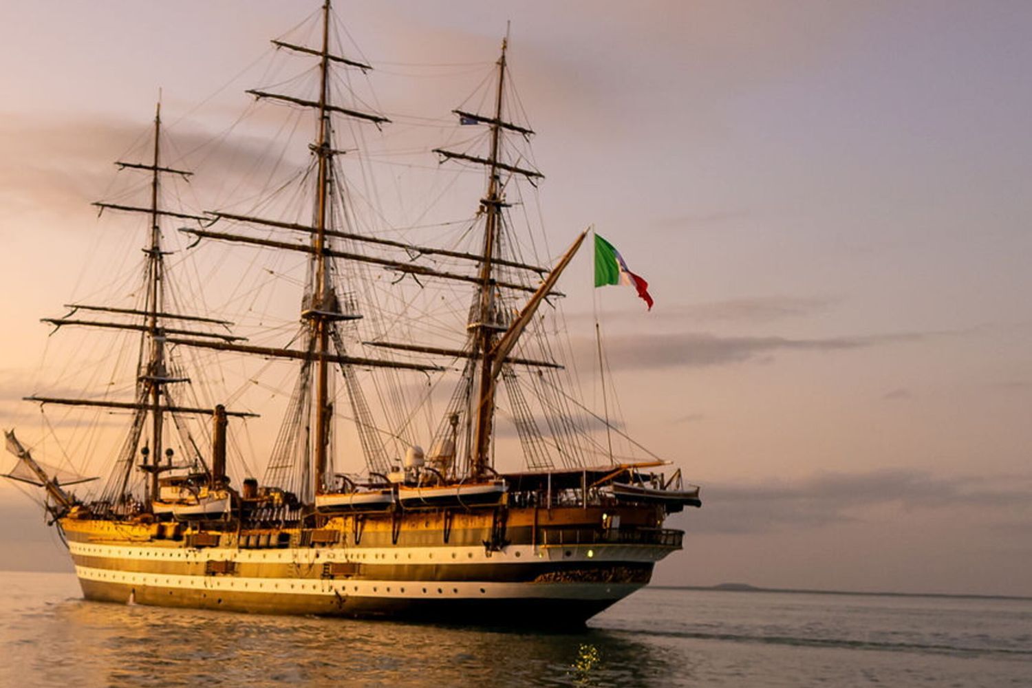 L'Amerigo Vespucci riprende il tour mondiale