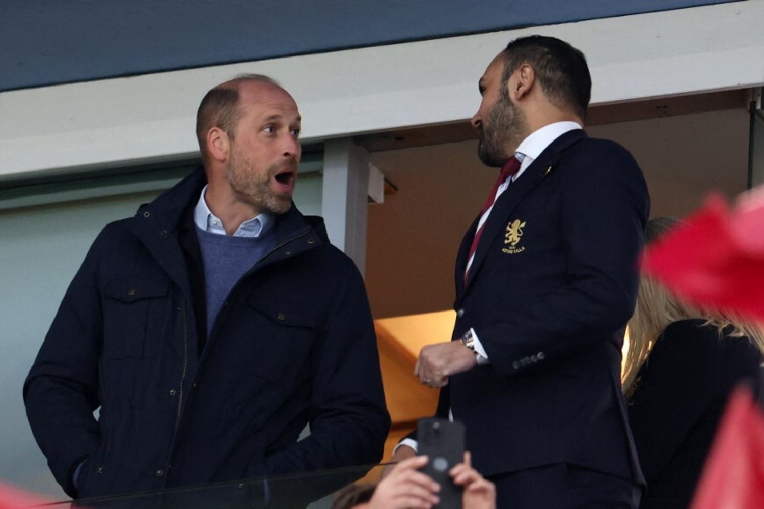 Il principe William h sulla tribuna del Villa Park
