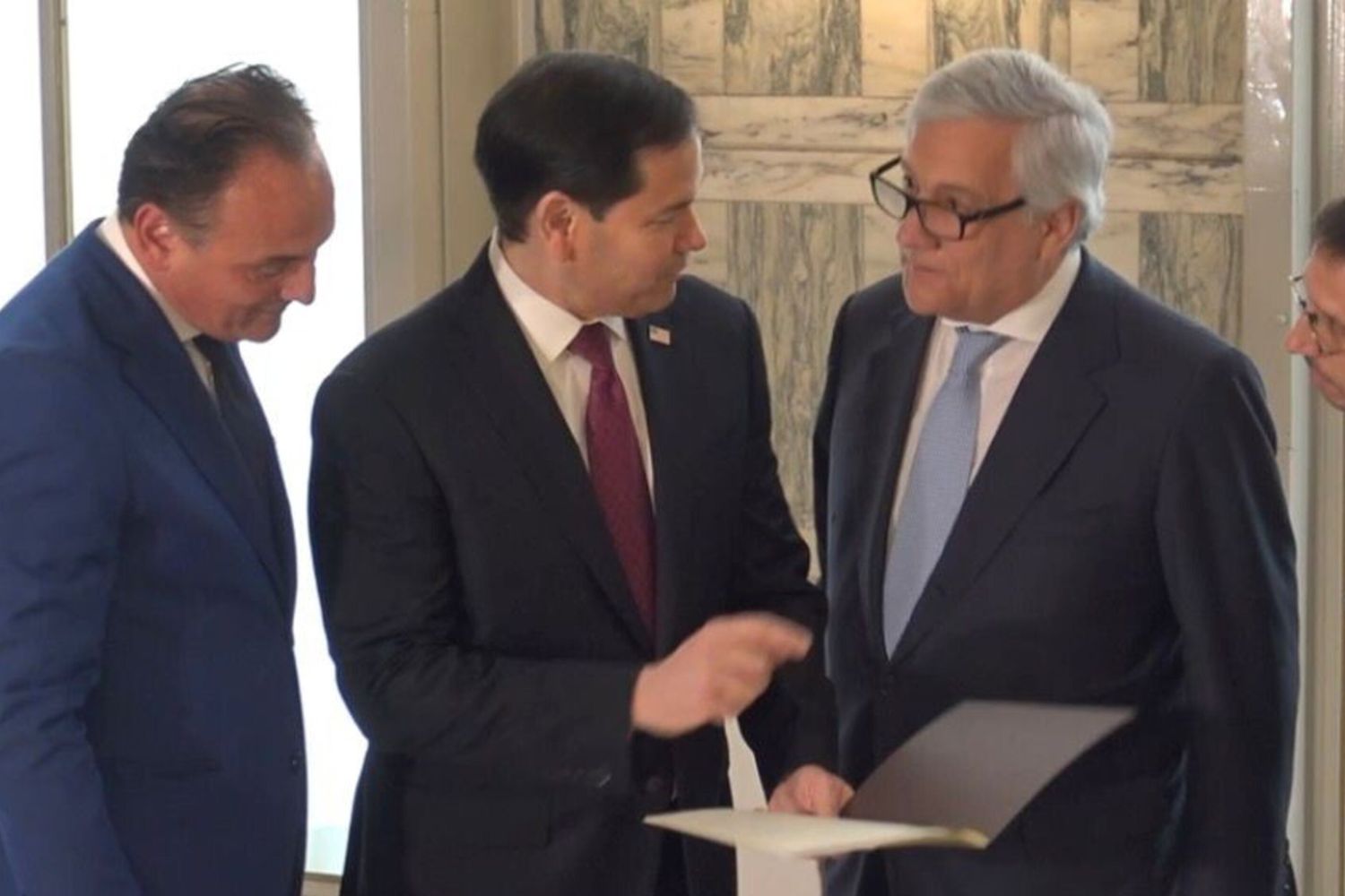 Rubio riceve i documenti che attestano le sue origini piemontesi