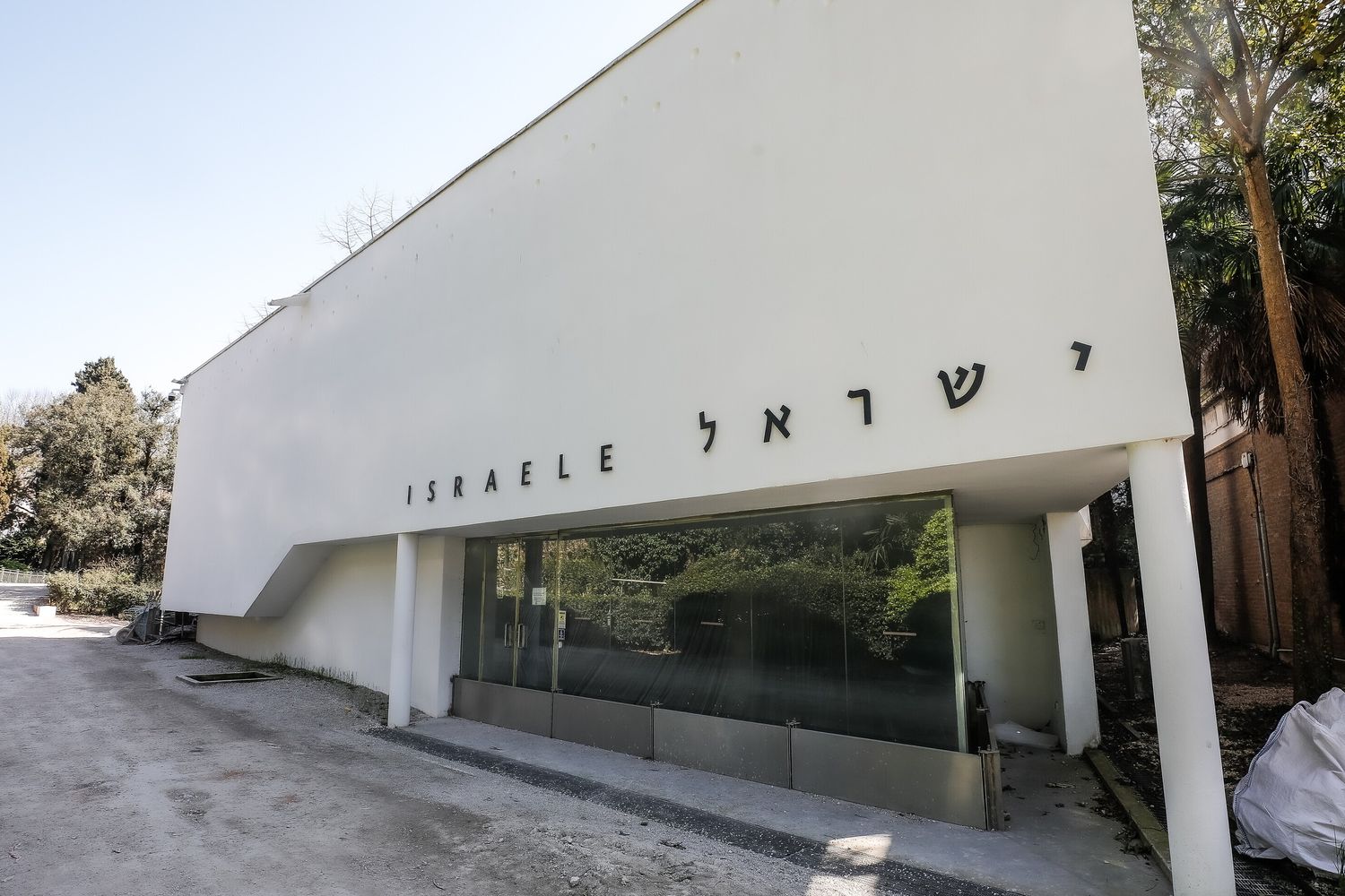 Scontri al corteo pro Pal per la presenza di Israele. Biennale, Salvini: "Buttafuoco ha ragione. L'arte non deve conoscere censure"