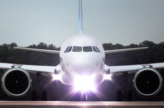 Aereo investe un pedone all'aeroporto di Denver