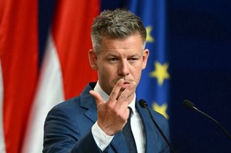 Magyar ha giurato: è il nuovo primo ministro dell'Ungheria. "Prometto di servire il Paese, non di regnare"