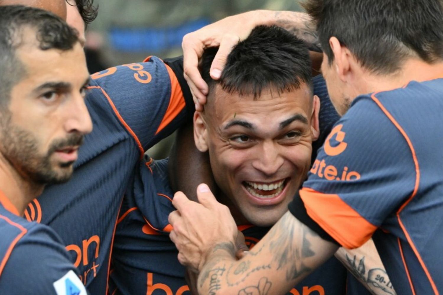 Lautaro Martinez festeggia il primo gol dell'Inter